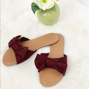 Old navy Bow slide size 7